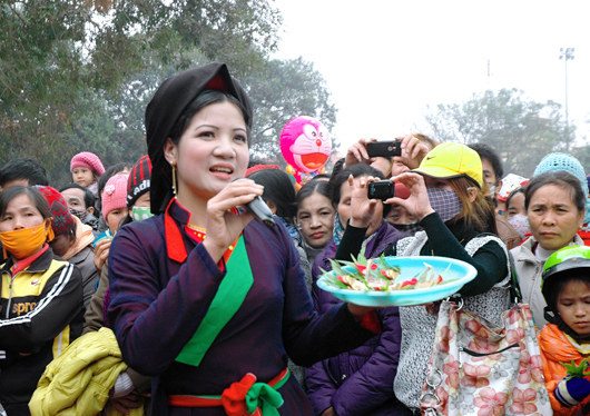 Masticare-noce-di-betel-in-Vietnam