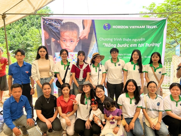 Horizon-Vietnam-Travel-lancia-il-programma-Accompagnare-i-bambini-a-scuola-con-regali-per-il-ritorno-a-scuola