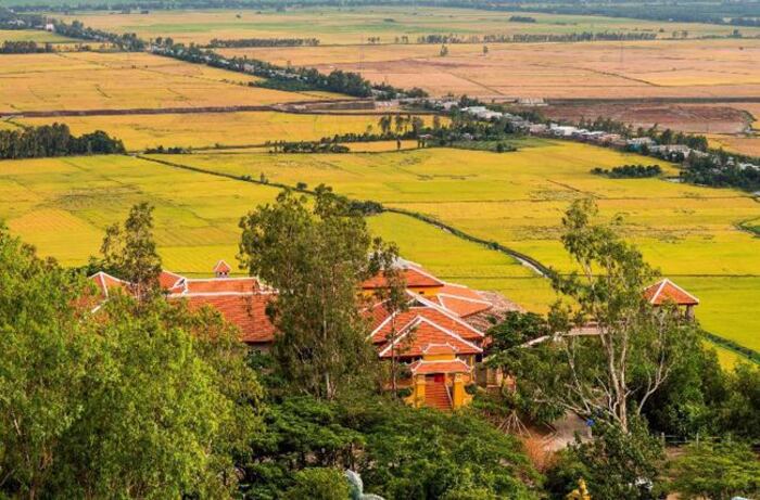 vedere-montagna-di-sam-chau-doc