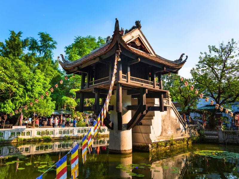 Pagode au pilier unique près de la Pagode Trân Quôc