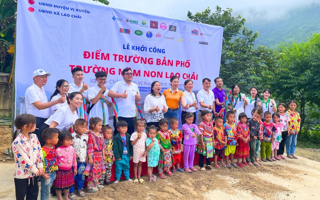 Costruzione del ponte Thuân Hoa e della scuola materna Ban Pho a Ha Giang nel luglio 2024