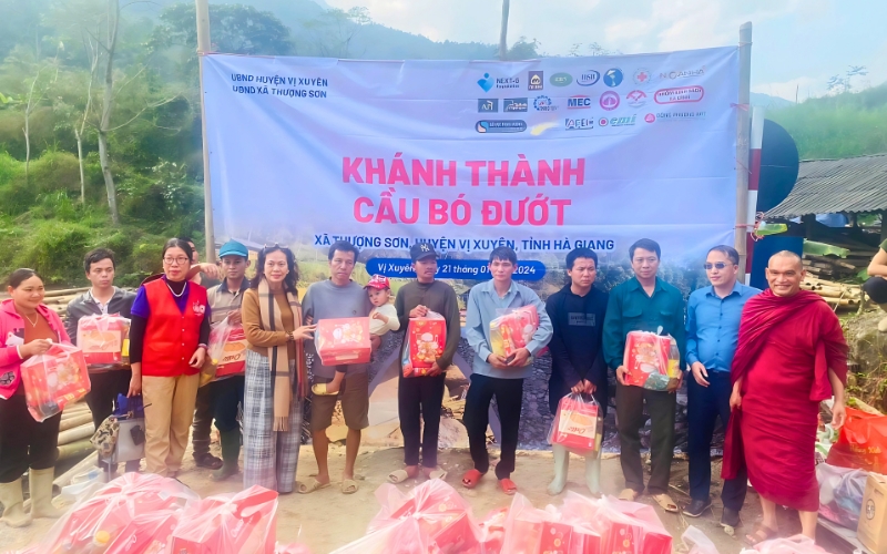 Inaugurazione di due ponti residenziali a Ha Giang 20-21/01/2024