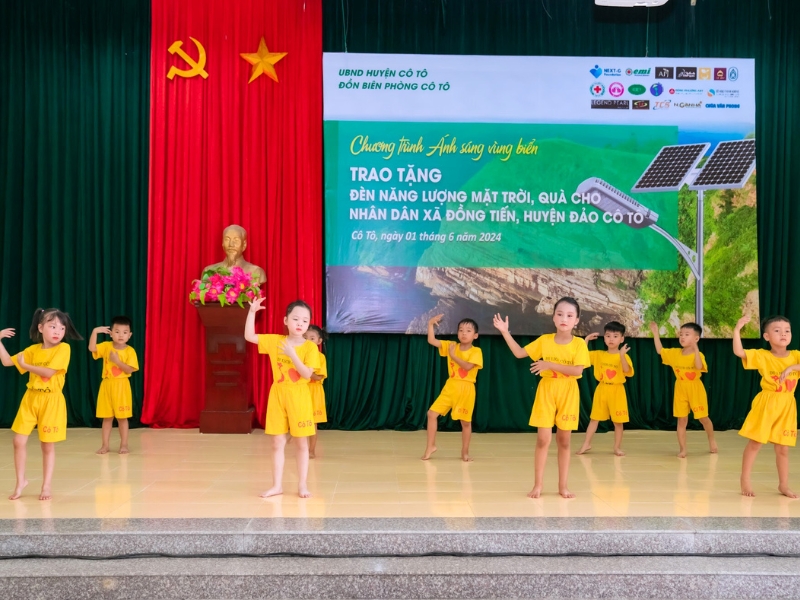 Les enfants de la maternelle ont performé dans le cadre du programme « Lumière pour la région maritime »