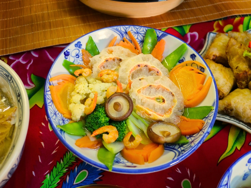 Canh Bong (Potage à la couenne de porc soufflée, cuit avec des légumes) plats du Têt au Vietnam
