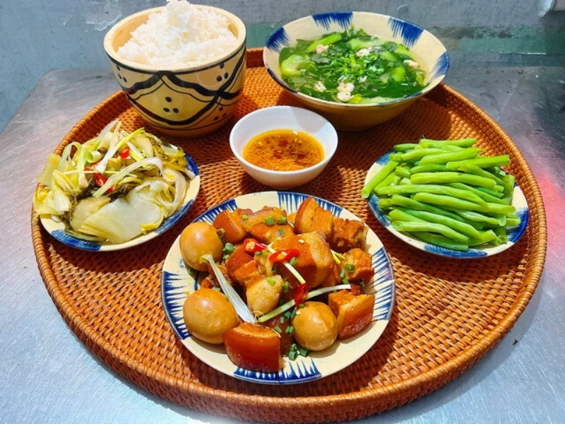 Mâm-cơm