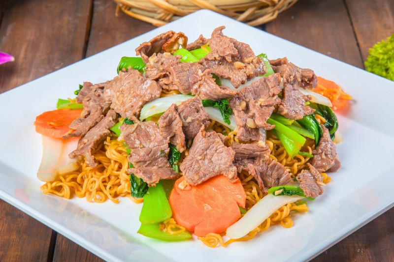 noodle-saltati-con-manzo