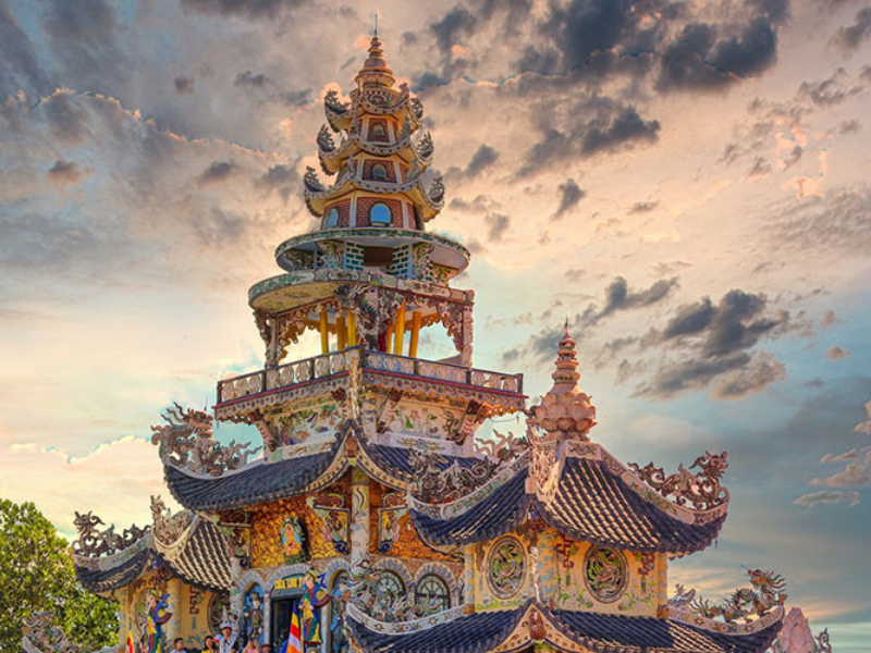 Pagoda Linh Phuoc