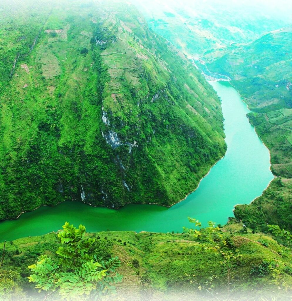 song-nho-que-ha-giang-tu-tren-cao